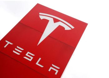 Tesla digugat oleh pengemudi atas dugaan Autopilot palsu