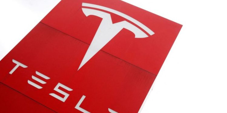 Tesla digugat oleh pengemudi atas dugaan Autopilot palsu