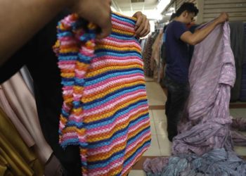 Banjir Baju Impor Hantam RI, Pengusaha Ngomel-Ngomel