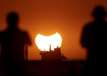 Apa Bahaya Menatap Langsung Gerhana Matahari?