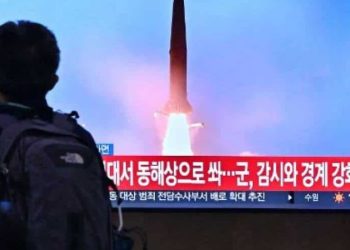 Korea Utara melakukan uji coba rudal jarak jauh di atas Jepang