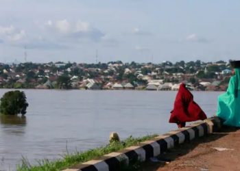 85 orang dikhawatirkan tewas setelah perahu yang kelebihan beban terbalik di sungai Nigeria yang banjir