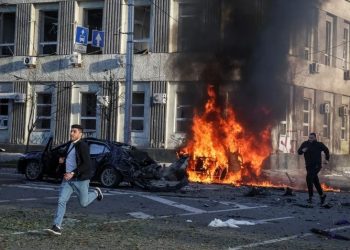 ‘Memuakkan’: Dunia bereaksi ketika ledakan mengguncang kota-kota Ukraina