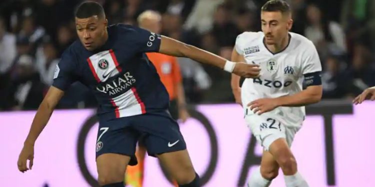 Kylian Mbappe membantah laporan keluarnya PSG pada Januari