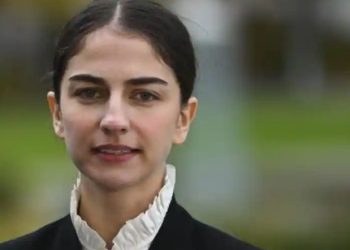 Luar biasa, menjabat di usia 26 tahun, Romina Pourmokhtari menjadi menteri termuda Swedia