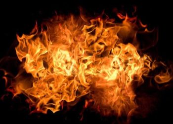 Kapal Pengangkut Ribuan Tabung Gas Terbakar di Perairan Sumenep