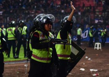 Polisi Klaim Bela Diri Pakai Gas Air Mata di Kanjuruhan