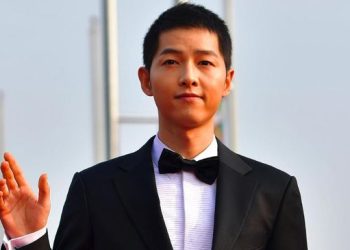 Song Joong Ki Rela Main Film ‘Hwaran’ Tanpa Bayaran