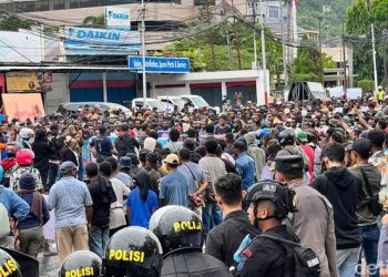 KPK Mau Jemput Paksa Lukas Enembe, Pendukung Semakin Ramai Lakukan Pengamanan