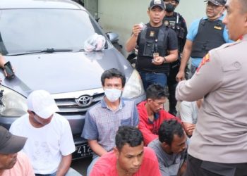 Aksi Kejar-kejaran Polisi dengan Bandar Narkoba Kampung Ambon. 8 Orang Ditangkap