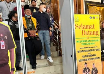 Mantan Rektor UIN Suska Akhmad Mujahidin Dijebloskan ke Rutan