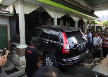 Tabrak Mushola di Lamongan, Pengemudi Honda CRV Tewas