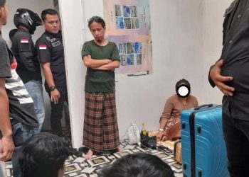 Masuk Kos Perempuan Dini Hari, Pasangan Mesum di Padang Digrebek Warga