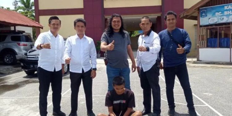 Tak Terima Kepalanya Dipukul Helm, Remaja di Solok Tusuk Temanya Dengan Pisau