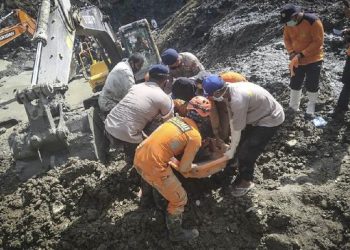 Anggota Polri Tewas Tertimbun Longsor di Bogor