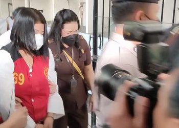 Bersedih, Putri Candrawathi Tiba di PN Jakarta Selatan Jalani Sidang Perdana Pembunuhan Brigadir J