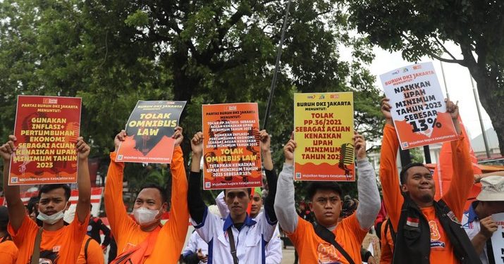 Buruh Tolak Upah Versi UU Cipta Kerja & Tuduh PHK Disengaja