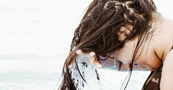 Benarkah Keramas Setiap Hari Merusak Rambut? Cek Faktanya