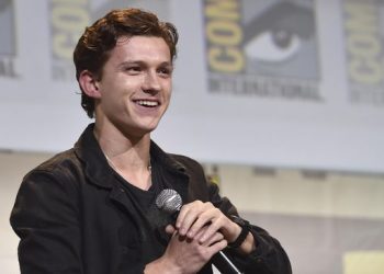 ‘Zorro’ Tak Segan Teruskan Jubah Hitamnya ke Tom Holland