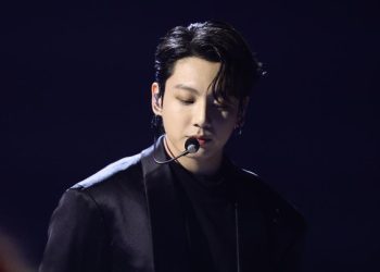 Jungkook BTS Terbang ke Qatar, Mau Nyanyi di Piala Dunia 2022