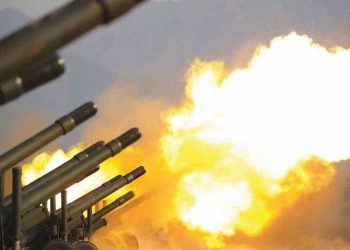 Setelah meluncurkan rentetan rudal, Korea Utara menembakkan lebih dari 100 peluru artileri di perbatasan laut