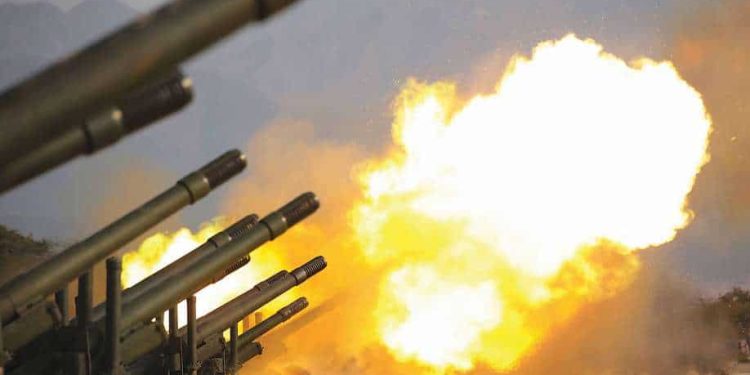 Setelah meluncurkan rentetan rudal, Korea Utara menembakkan lebih dari 100 peluru artileri di perbatasan laut