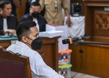 Bharada E Menangis Ceritakan Detik-detik Jelang Eksekusi Brigadir J