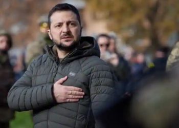 Zelensky mengunjungi Kherson setelah menuduh Rusia melakukan lebih dari 400 kejahatan perang