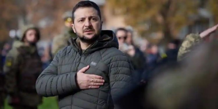 Zelensky mengunjungi Kherson setelah menuduh Rusia melakukan lebih dari 400 kejahatan perang