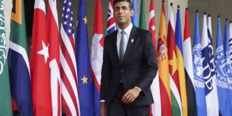 Rishi Sunak mengkritik mantan menteri kesehatan Inggris karena tampil di reality show TV