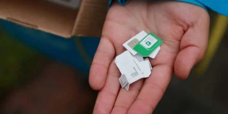 Penduduk Kherson mengganti kartu SIM Rusia dengan kartu Ukraina