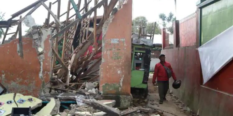 Gempa bumi Indonesia: Korban tewas melonjak menjadi 162, pejabat memperingatkan jumlah korban mungkin meningkat