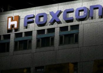 Menjelang musim liburan yang sibuk, lebih dari 20.000 pekerja meninggalkan pabrik iPhone Zhengzhou