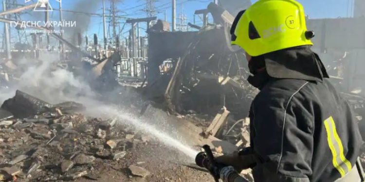 Air, pasokan listrik dipulihkan saat Kyiv menyiapkan lebih dari 1.000 titik pemanasan di tengah potensi ancaman