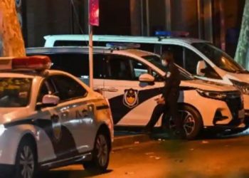 Pasukan polisi mengambil alih jalan-jalan China untuk mencegah demonstrasi Covid