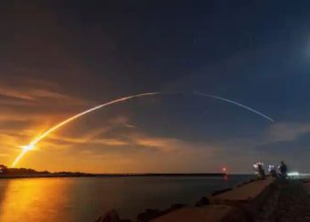 Pesawat ruang angkasa Orion NASA mencapai jarak yang memecahkan rekor 270.000 mil jauhnya dari Bumi