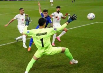 Para pengunjuk rasa di Kurdistan Iran nekat melepaskan kembang api