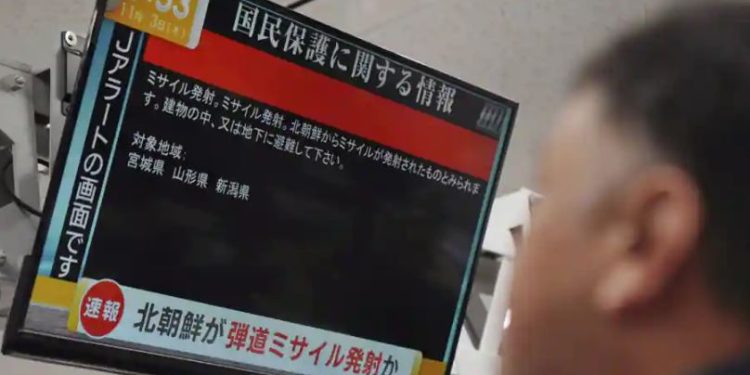 Korea Utara menembakkan beberapa rudal di dekat Jepang, penduduk disuruh mencari perlindungan