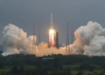 Wilayah udara Spanyol ditutup sebentar setelah puing-puing roket China yang tidak terkendali jatuh ke Bumi