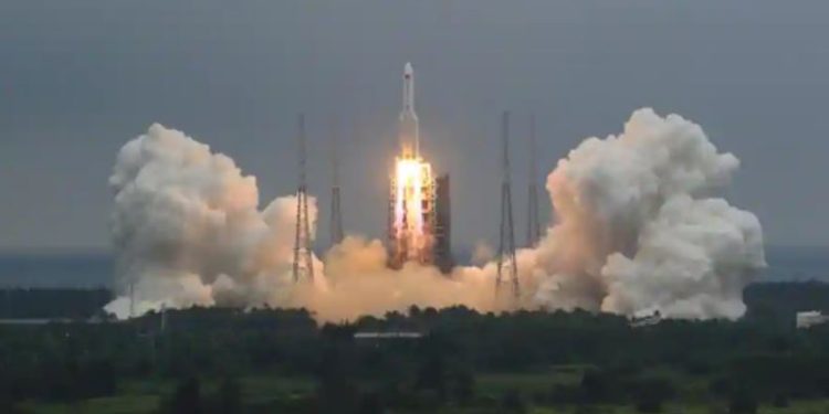 Wilayah udara Spanyol ditutup sebentar setelah puing-puing roket China yang tidak terkendali jatuh ke Bumi