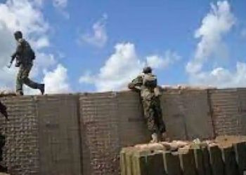 Somalia: bom bunuh diri al-Shabaab di kamp pelatihan militer menewaskan lima orang yang direkrut, melukai banyak orang