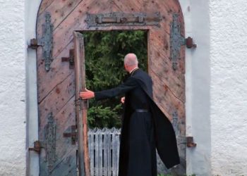 Penyelidikan dibuka setelah seorang kardinal Prancis mengaku melecehkan gadis berusia 14 tahun beberapa dekade lalu