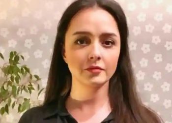 Taraneh Alidoost, bintang Iran dari film pemenang Oscar ‘The Salesman’, berpose tanpa jilbab