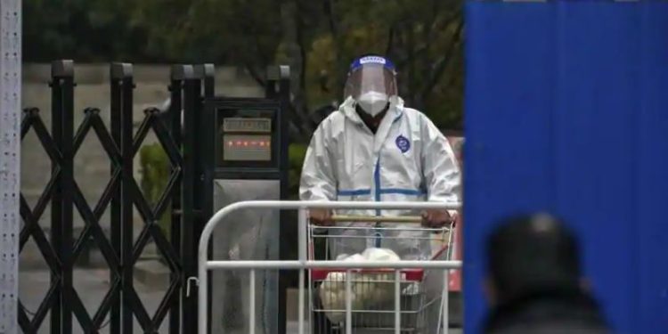 Sebanyak 2.500 kasus baru dilaporkan selama 24 jam, pusat ekonomi China Guangzhou alami penguncian