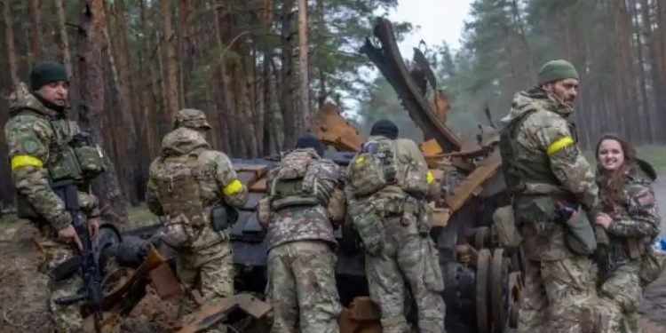Pasukan Ukraina memasuki kota Kherson setelah ‘evakuasi lengkap’ oleh militer Rusia