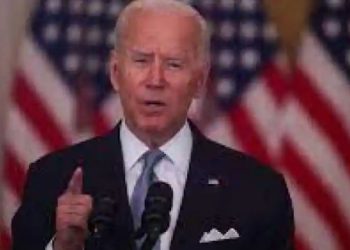 Biden mengancam hukuman pajak bagi perusahaan minyak yang gagal menurunkan biaya
