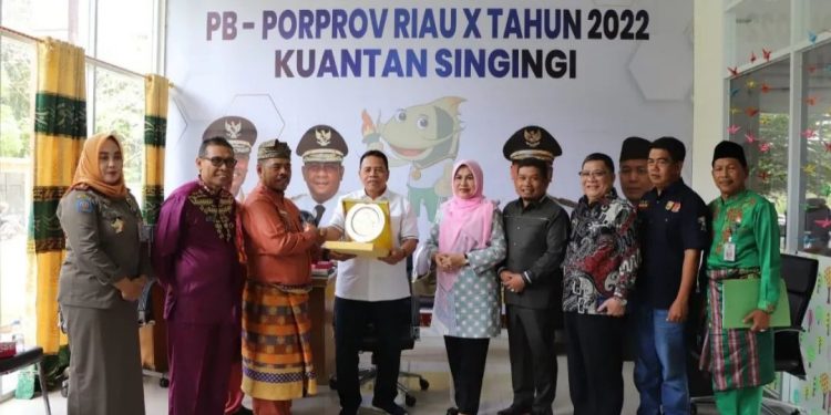 Anggota Komisi V DPRD Riau saat kunjungan insidentil di Disdikpora Kuansing