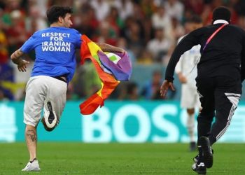 Mario Ferri: Penyusup yang Bawa Bendera LGBT Ternyata Pemain Bola