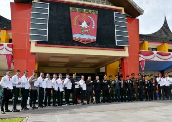 Personil Polres Agam Diganjar Penghargaan Pemkab karena Uangkap Kasus Perampokan Emas