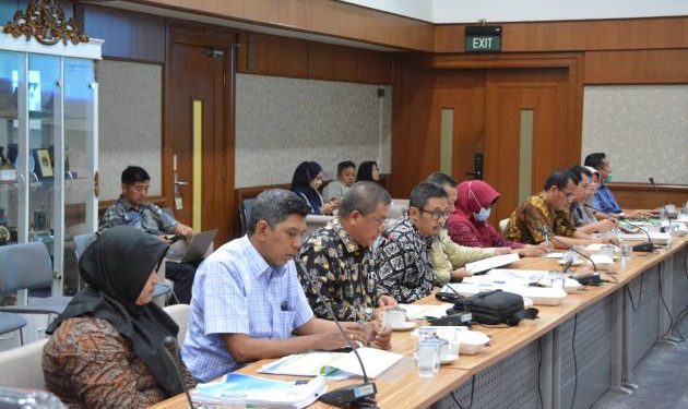 Saat RDP Komisi IV DPRD Provinsi Riau dengan DLHK.